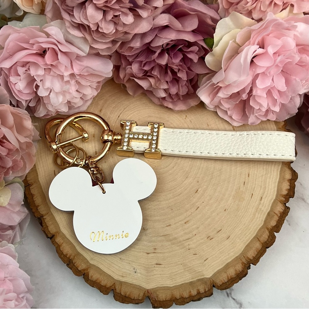 Gorgeous White Leather Minnie Mouse with Wrist Strap Key Fob Keychain - Picture 9 of 16